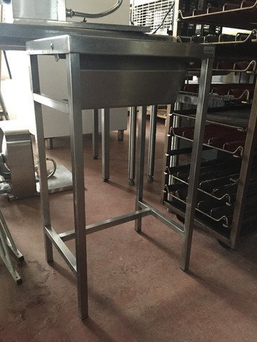 Table inox avec distributeur de papier Table inox avec distributeur de papier