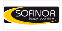 Logo SOFINOR avec texte blanc et slogan « Équiper pour durer » sur fond noir, accompagné d'un élément graphique jaune en forme d'arc.